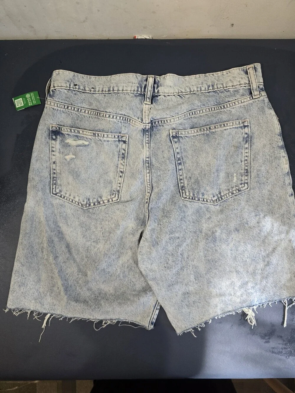 Gap High Rise Cut Off Mom Jeans Denim Shorts 14/32 Distressed Raw Hem NWT